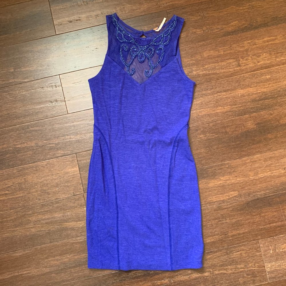 FITTED SEQUIN DRESS